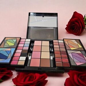 Multi-Color Makeup Palette Malibu Glitz aloe